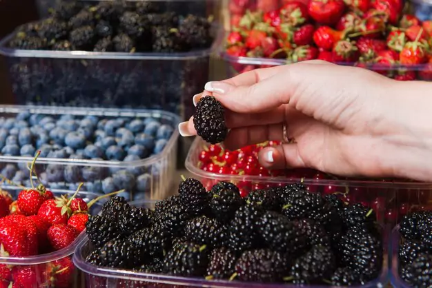 Tips For Choosing And Storing Blackberries